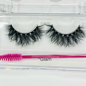 Glam False Eyelashes with Pink Brush